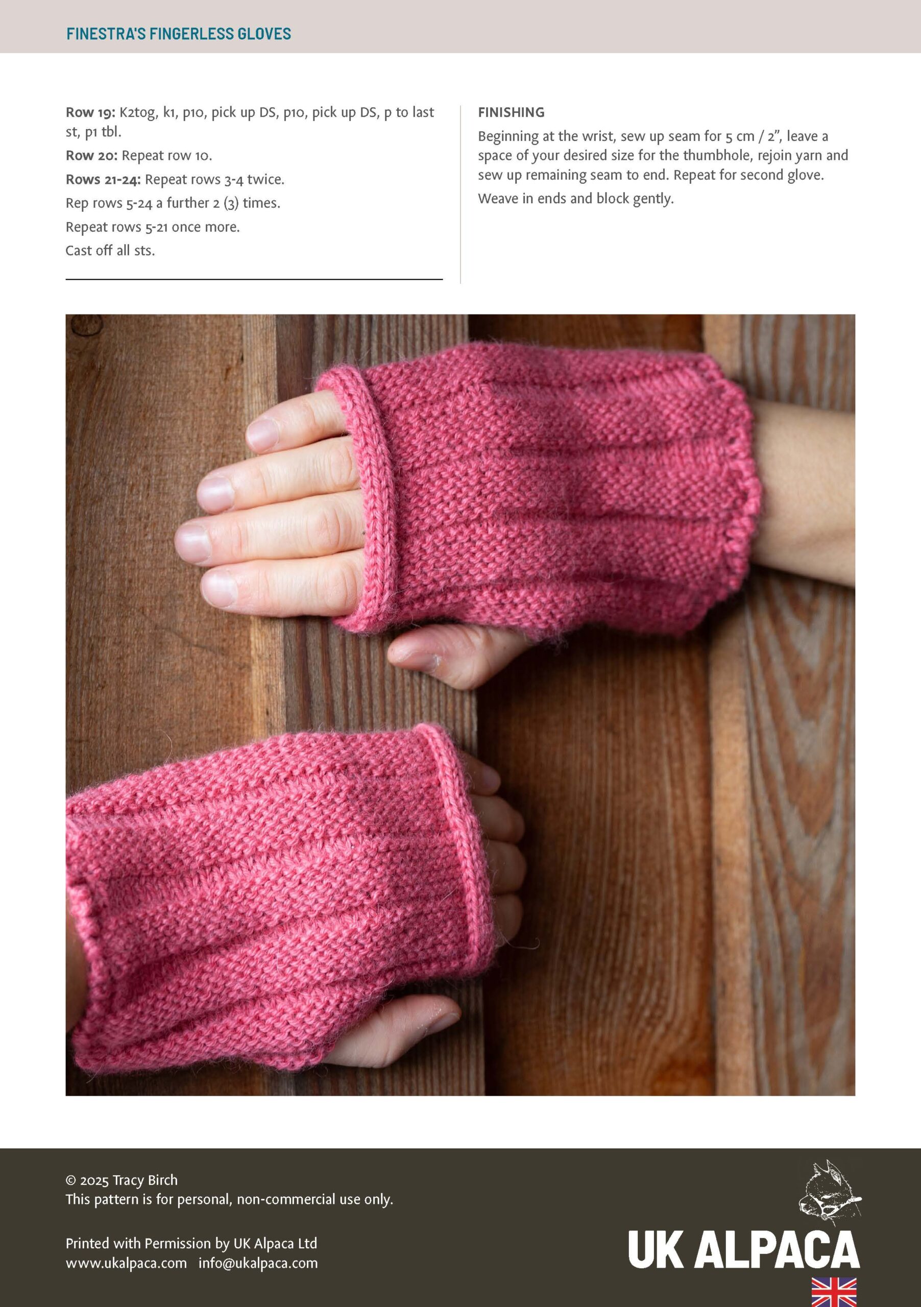 Finestra's Fingerless Gloves by Tracy Birch